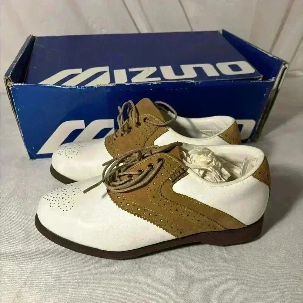 New in box, womens size 5 Mizuno brand golf shoes